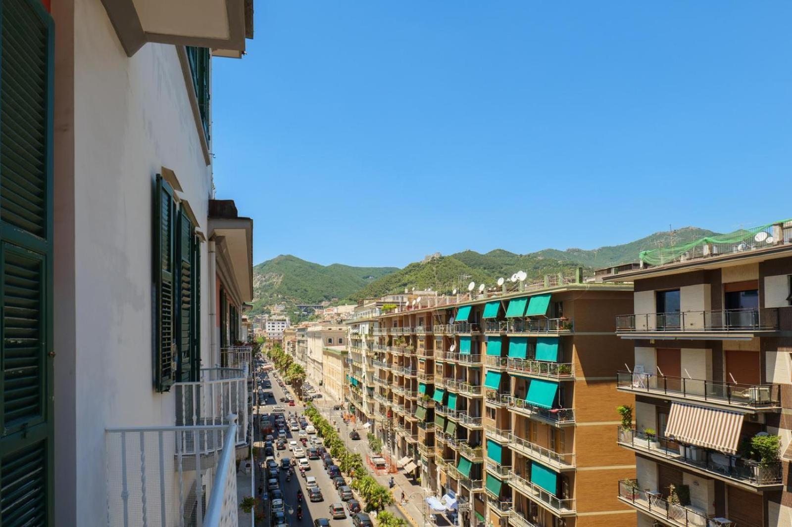 Palazzo Galeoni Luxury Suites Salerno Exterior photo
