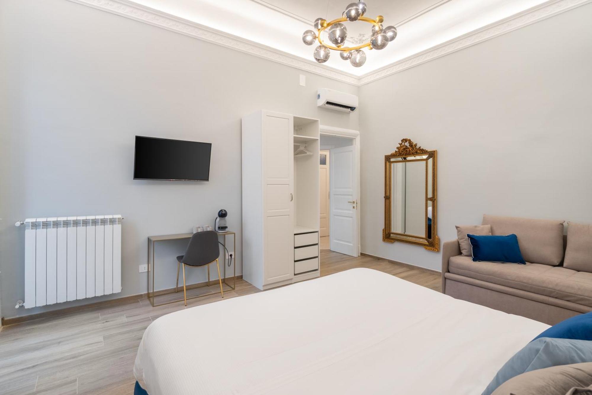 Palazzo Galeoni Luxury Suites Salerno Exterior photo
