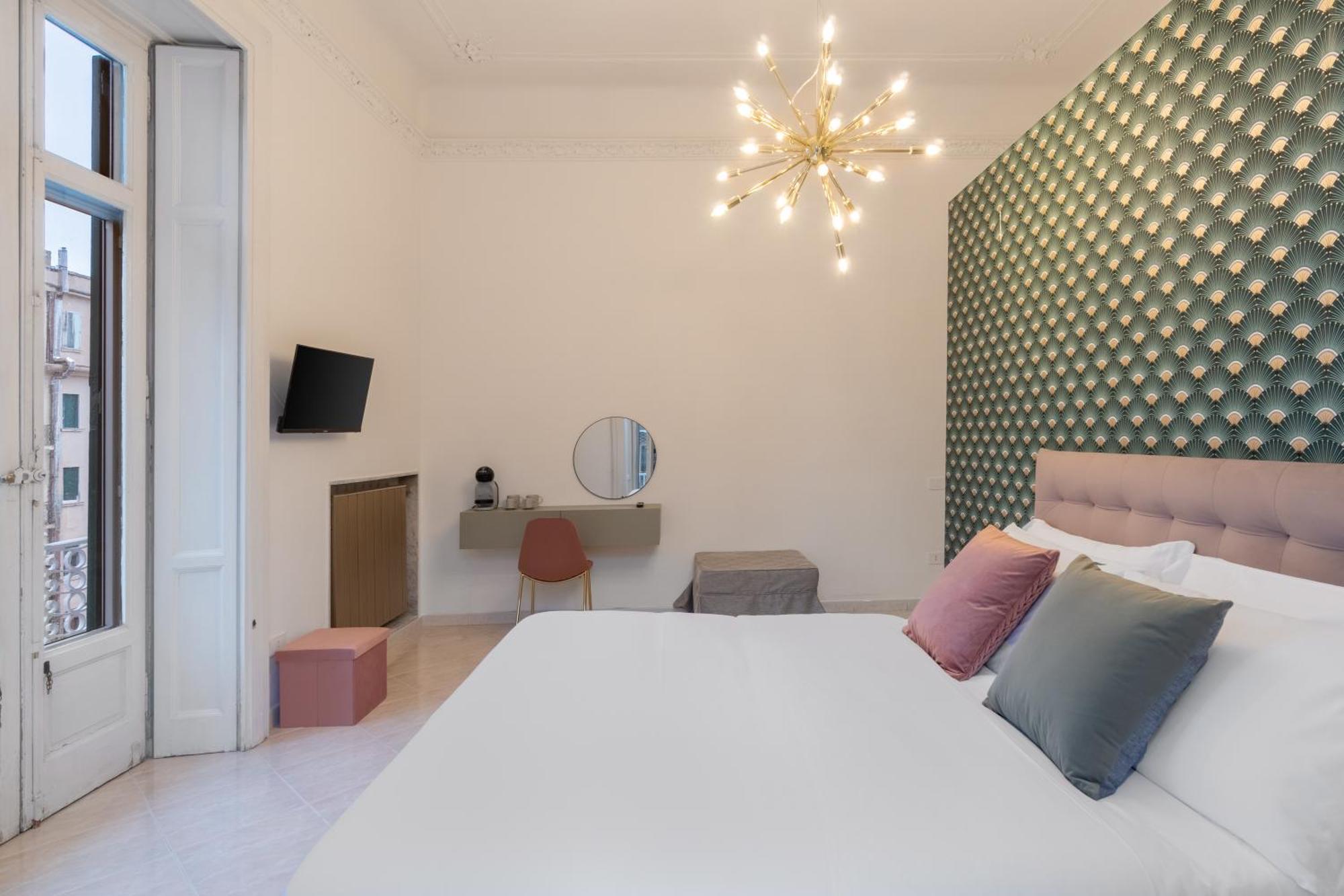 Palazzo Galeoni Luxury Suites Salerno Exterior photo